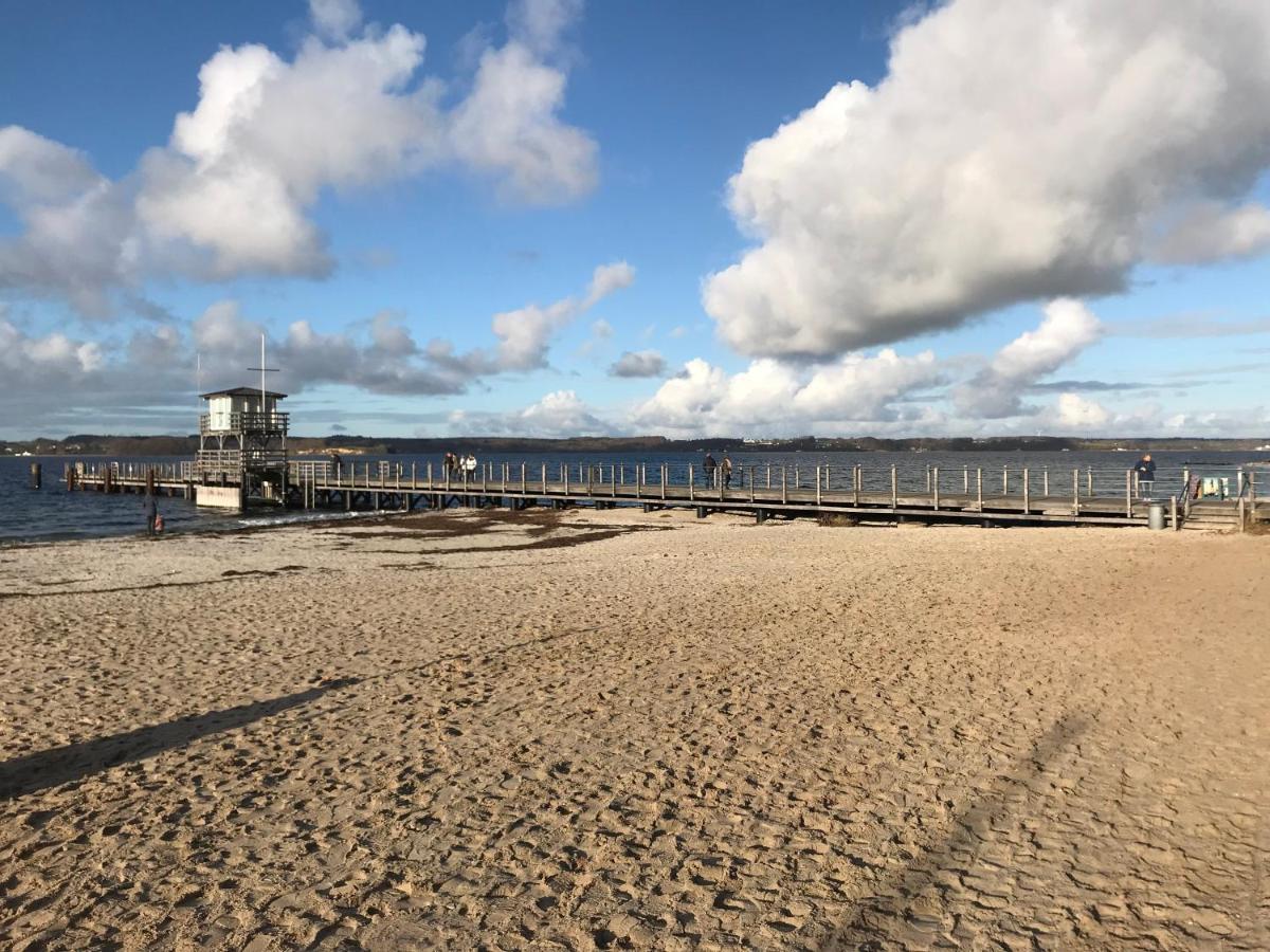 Strandblick Mit Strandkorb & Fahrraedern Glücksburg Esterno foto