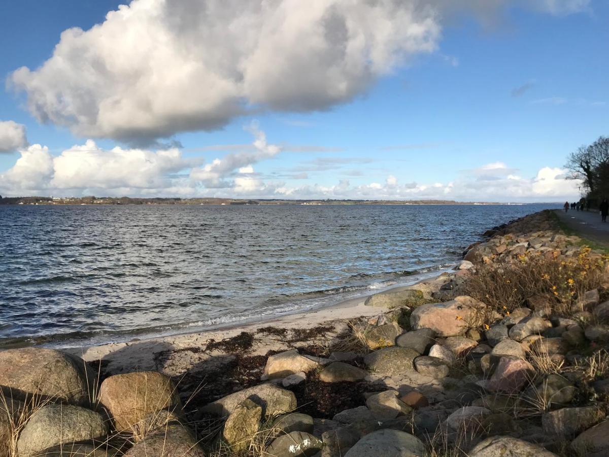 Strandblick Mit Strandkorb & Fahrraedern Glücksburg Esterno foto
