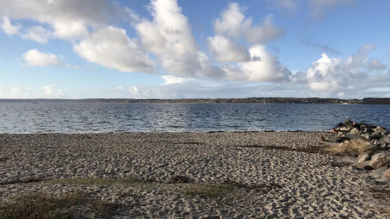 Strandblick Mit Strandkorb & Fahrraedern Glücksburg Esterno foto